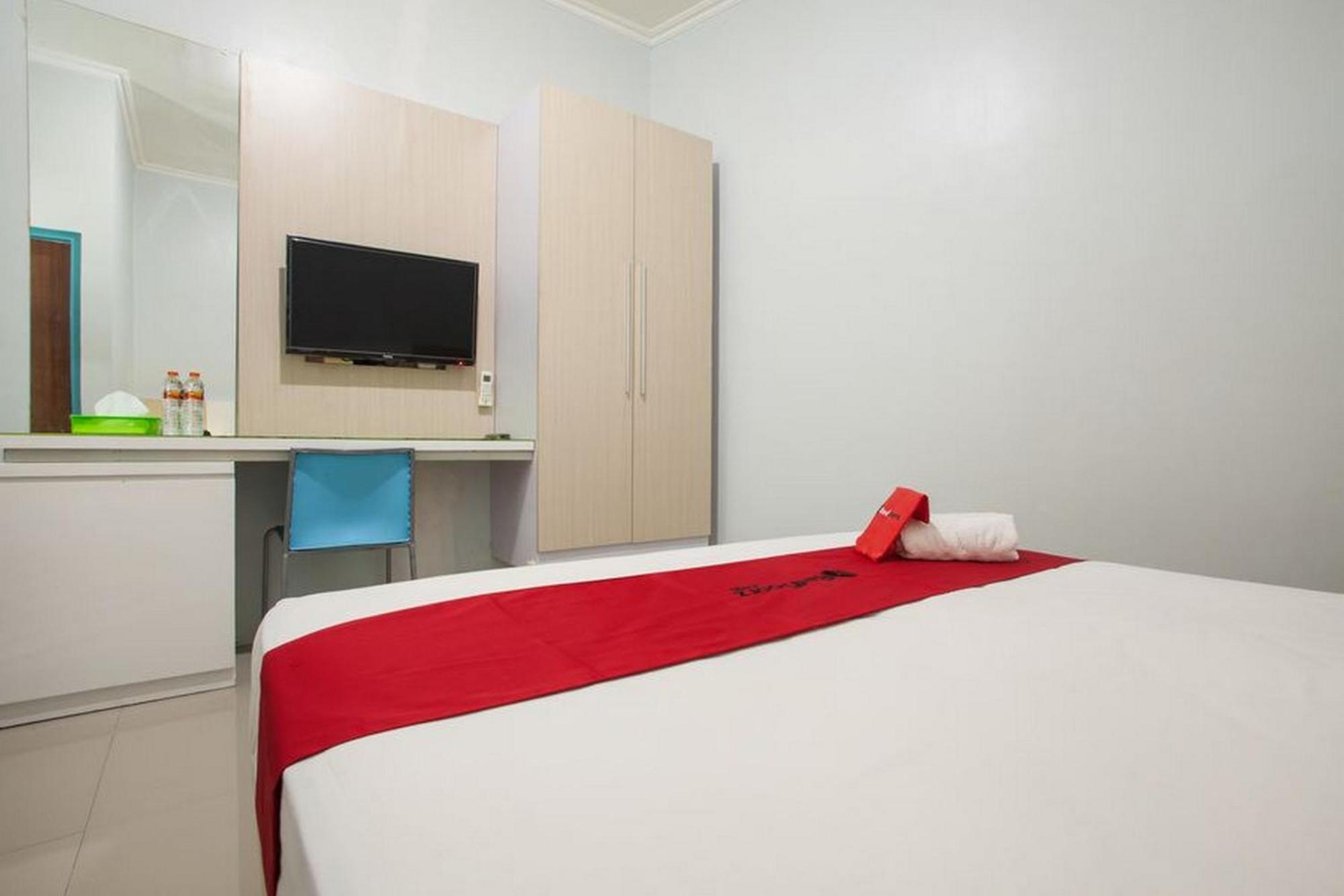 Reddoorz Syariah At Kartohardjo Madiun Hotel Eksteriør billede