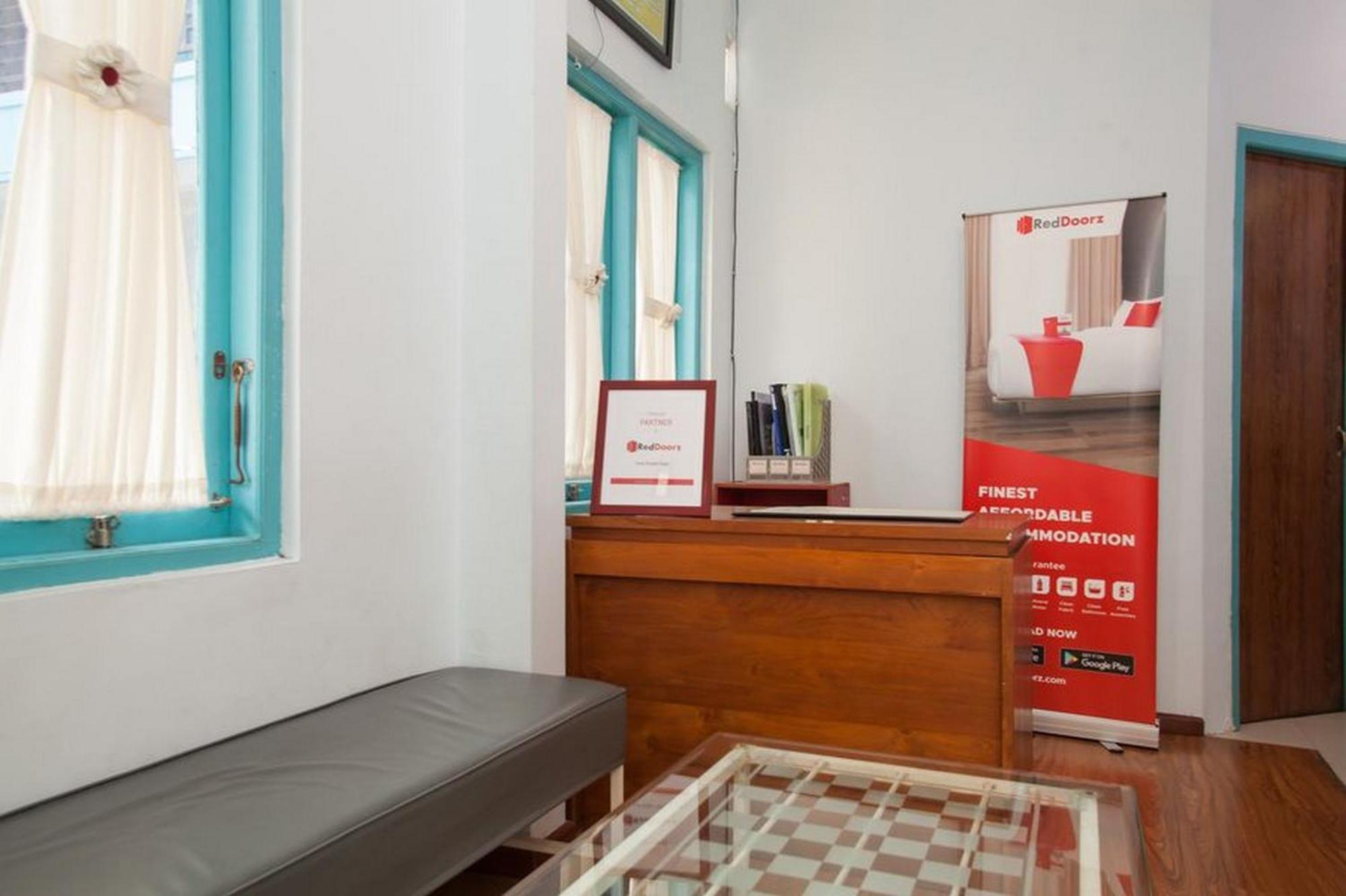 Reddoorz Syariah At Kartohardjo Madiun Hotel Eksteriør billede