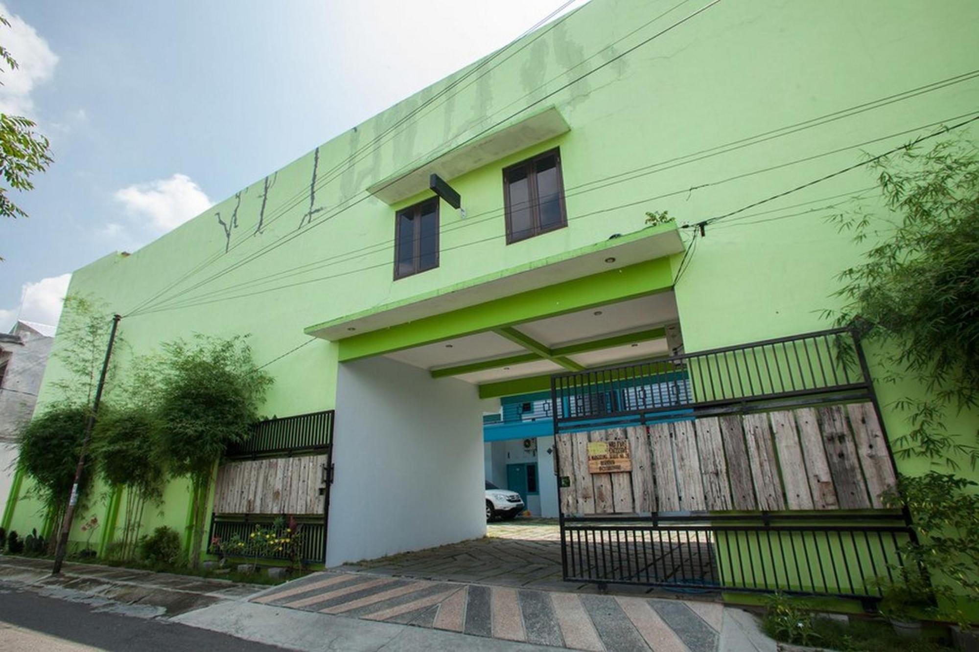 Reddoorz Syariah At Kartohardjo Madiun Hotel Eksteriør billede