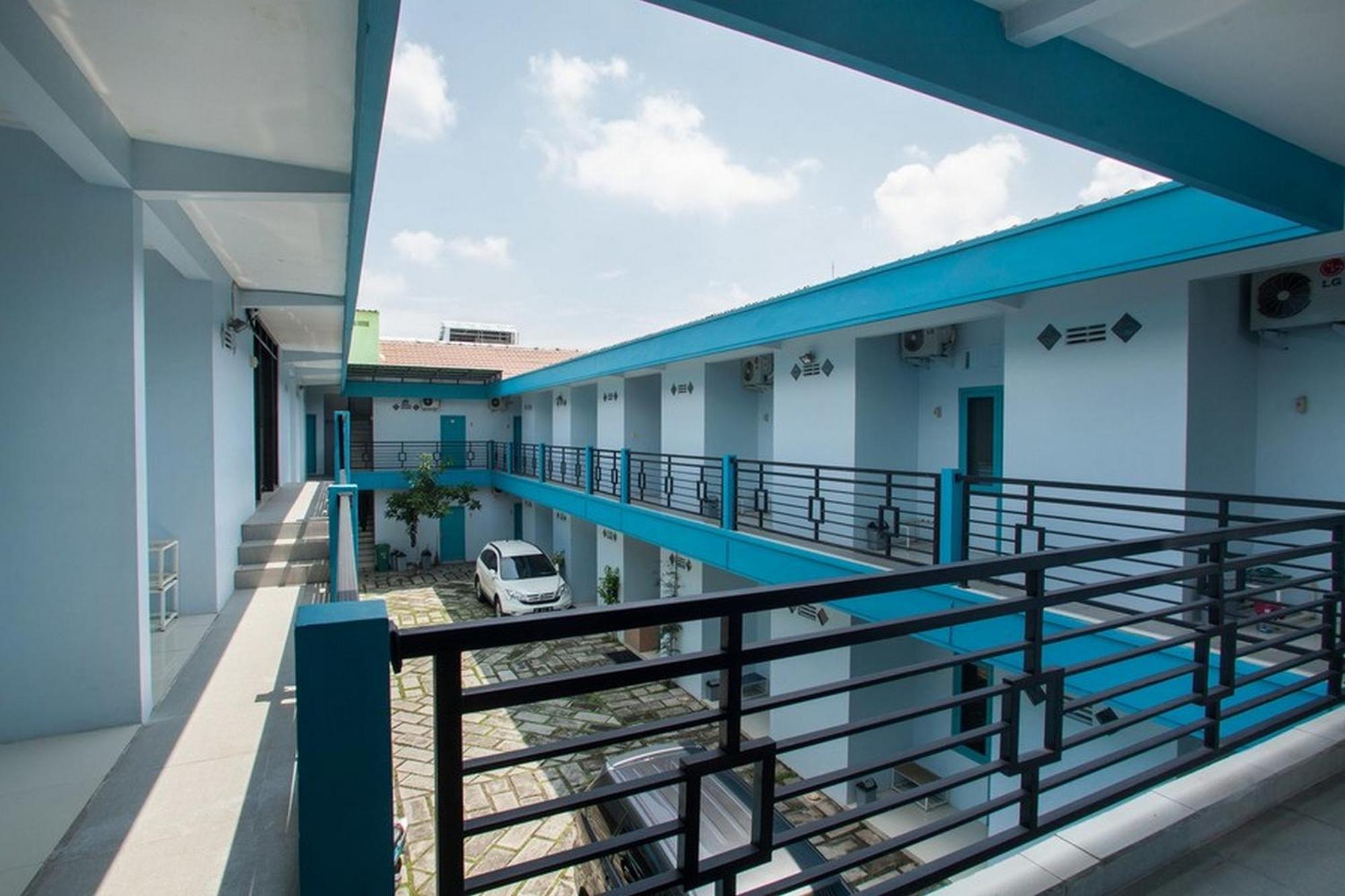 Reddoorz Syariah At Kartohardjo Madiun Hotel Eksteriør billede