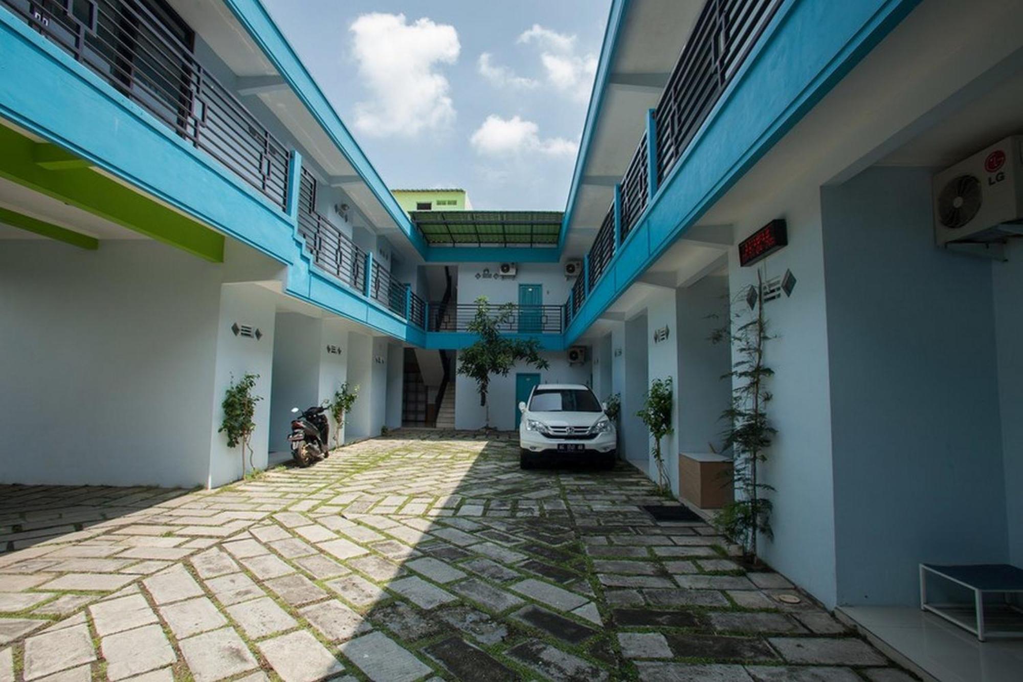 Reddoorz Syariah At Kartohardjo Madiun Hotel Eksteriør billede