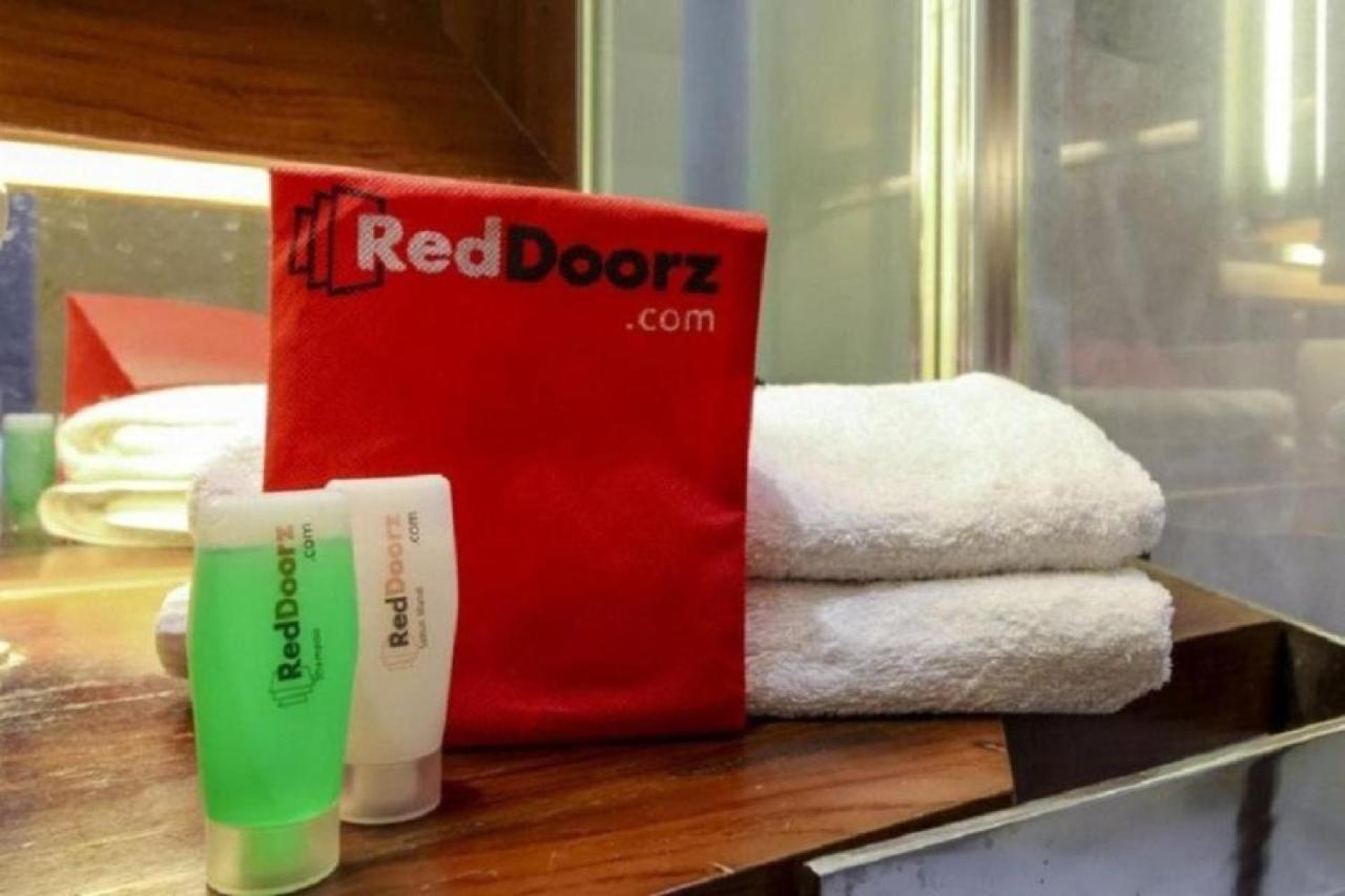 Reddoorz Syariah At Kartohardjo Madiun Hotel Eksteriør billede